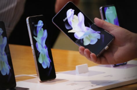 위기의 삼성폰, 돌파구 찾아라