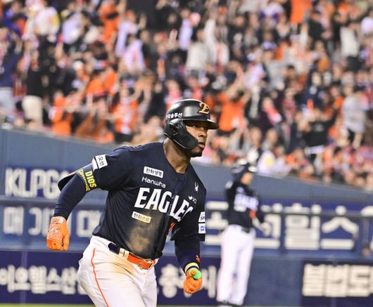 “한화 2위 해서 슬펐다” 분노의 스윙인가, 21시간30분 걸려 한국행→타율 1위 됐다 “홈런보다 승리가 더 기뻐”