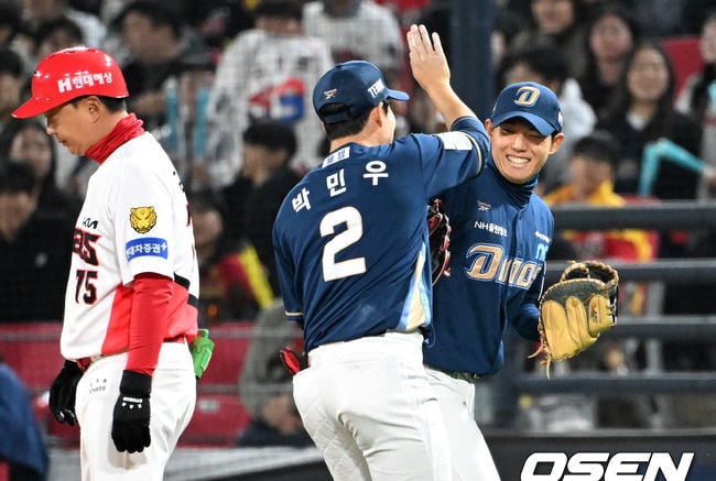 이렇게 멋진 선배들이 있다니! 공룡군단 ‘막내’는 좋겠다 [이대선의 모멘트]