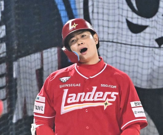 '타율 .043→77명 중 꼴찌' 22억 인천 거포 슬럼프?…"안 맞는 거 아니다" 이숭용 생각은 다르다 [오!쎈 부산]