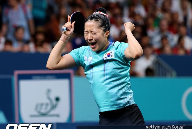 '상대 전적 전패 악몽 지웠다' 신유빈, 중국 3위 잡았다→경기 내용도 11-0 압도…월드컵 4강 진출