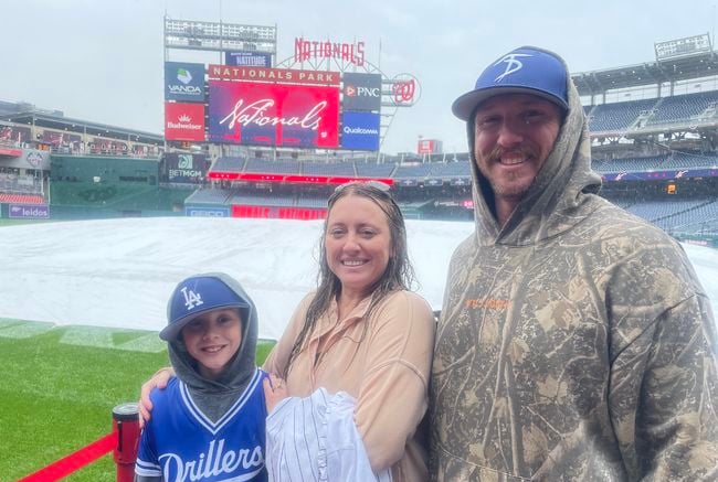 “이 비에?” 다 놀랐다…오타니, 폭우 속 팬에게 건넨 ‘감동 선물’