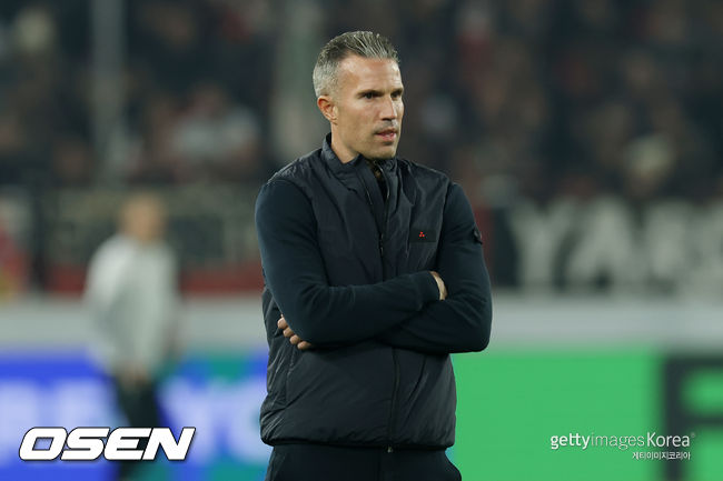 '황인범 부상 결장' 페예노르트 무승부에 "반 페르시 꺼져라!" 구호 등장...1위 PSV와 17점 차→우승 실패 확정