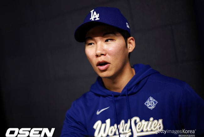 "김혜성도 받을 자격 있어! 다시 마이너 내려갈 걱정은…" 이 정도 평가라니, 드디어 '우승 반지' 실물 영접