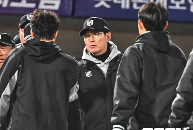 '강팀'은 이렇게 이긴다...강철매직의 역전쇼, "오윤석 2타점으로 승기 굳혔다" [오!쎈 부산]