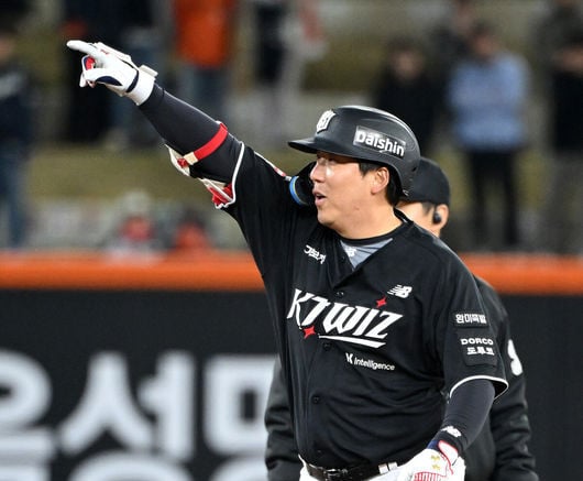 "김현수 효과 많이 본다"…'FA 0입' 롯데는 KT가 부러울까, '7연패' 롯데에 딱 필요한 선수였는데