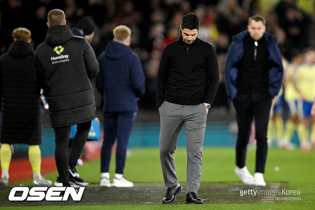 'PL 우승 6회' 퍼디난드, 아르테타에게 조언..."너 뒤로 물러서면 끝이다"