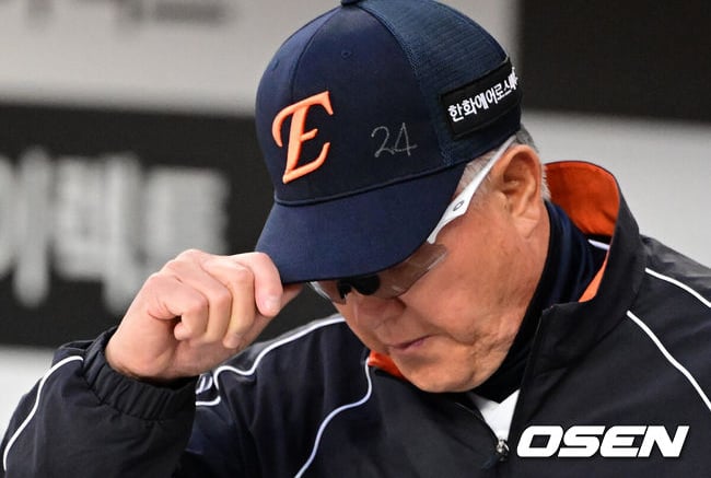 "쓸데없는 구설 안 만들어야 하는데"…화를 자초한 김경문의 '비디오판독 패싱', 난세를 어떻게 극복해야 하나