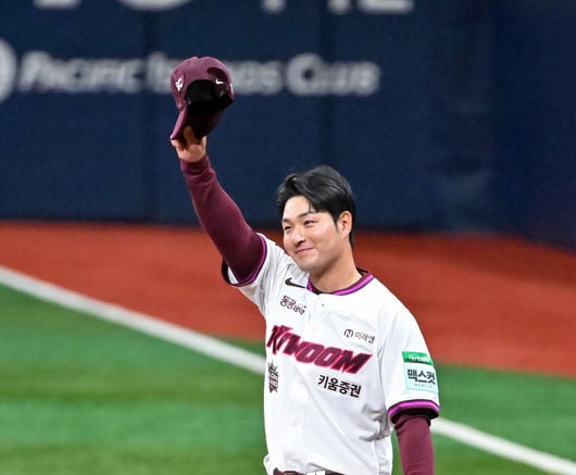 라커룸부터 그라운드까지, 마지막으로 후배들과 함께 한 박병호의 조언 “기회를 당연하게 여기지 말아라”