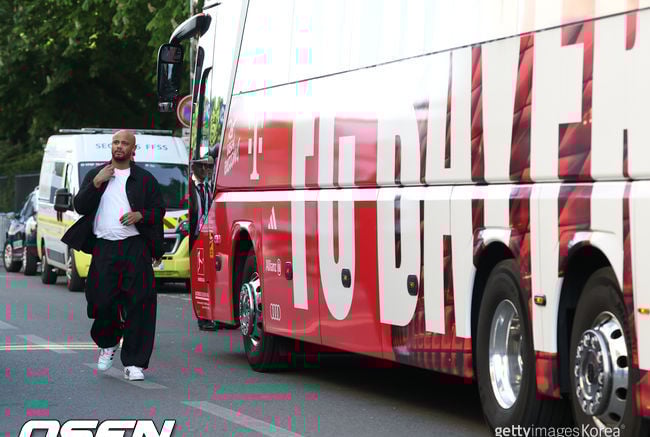 '4-5 패배' 지켜보기만 했던 '징계 결장' 콤파니 바이에른 감독, "더 많은 골 넣을 수 있었어...우리에게 믿음 준다"