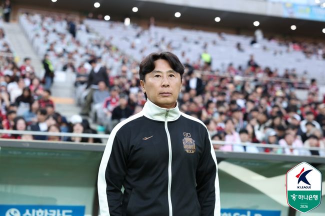 '야잔 퇴장'에도 0-0 버텨낸 서울...김기동 감독, "뒤에 따라오는 팀 생각할 여유 없어...버티는 힘 생겼다" [현장인터뷰]