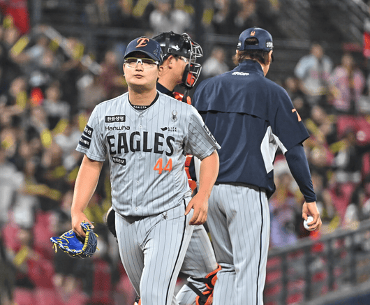 사구→사구→안타→안타→볼넷, 돌아온 김서현 0아웃 4실점...난감한 한화 이겨도 웃을 수 없다 [오!쎈 광주]