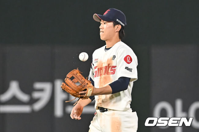 '빅이닝 헌납 실책' 병살은 불가능했는데, 전민재의 시야가 좁았다…여전히 내야 사령관 성장통인가