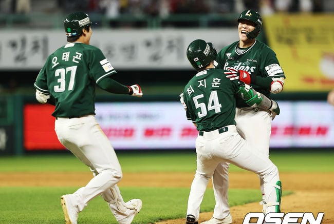 '0:2→2:2→2:3→4:3' 9회말 짜릿한 끝내기...이숭용 감독 "마지막까지 포기하지 않는 플레이로 역전승을 일궈냈다"