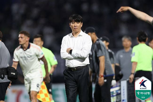 '정신차려 수원' 고개 숙인 박건하 감독 "홈에서 이기지 못해 죄송...장점 찾기 어려운 경기였다"[현장인터뷰]