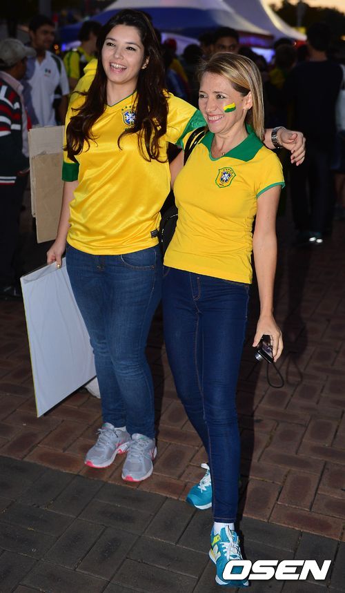 [사진]브라질 응원하는 미녀 축구팬들