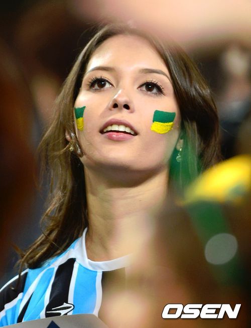 [사진]상암벌에 나타난 브라질 미녀