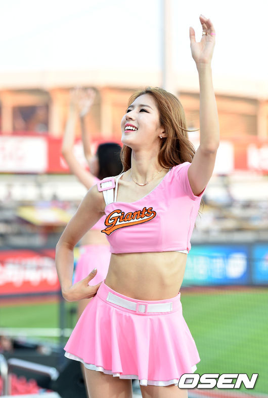 [사진]치어리더 박기량,'핑크빛 미소'