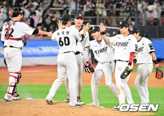 ‘KBO 최초 5위 결정전’ 기적 vs 기적, PS 진출 걸고 단판승부...예비 FA-외인 투수, 한 명만 웃는다