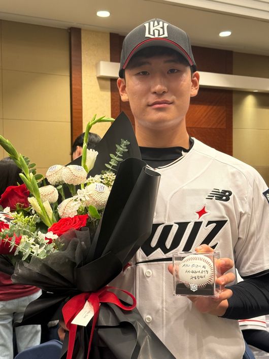 ‘불꽃야구’ 임상우 프로행 감격→대선배 특별 선물까지 받다…지금껏 이렇게 신인에 진심인 팀은 없었다 - 머니투데이