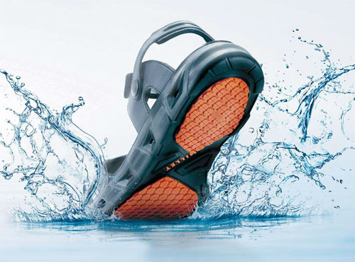 "구멍 송송"…여름 신발, 쾌적함으로 승부한다