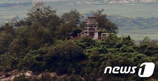'연천포격 대응사격' 우리측 전방에서 본 북한측 초소. /사진=뉴스1