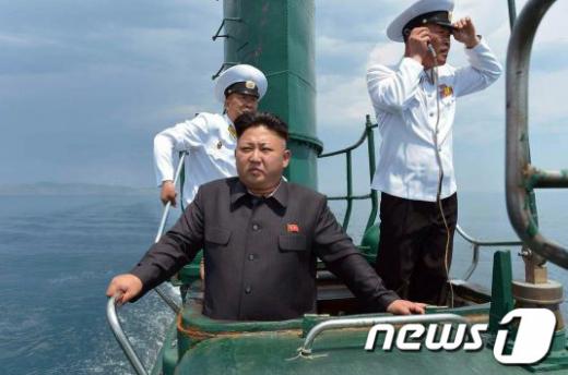 '잠수함' 김정은이 동해함대사령부 예하 잠수함 부대인 해군 제167군부대를 시찰했다고 노동신문이 지난해 6월16일 보도했다. /사진=뉴스1(노동신문)