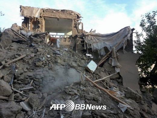 '파키스탄 지진' 26일 발생한 규모 7.5의 지진으로 아프가니스탄의 주택이 무너졌다. /사진=뉴스1(AFP BB뉴스 제공)