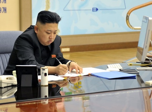 '북한 김정은' 지난 2013년 조선중앙통신이 공개한 김정은 집무실. /자료사진=조선중앙통신