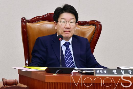 [탄핵심판 최종변론] 권성동 "박 대통령, 통치권력 공익적 행사 안 해"(속보)