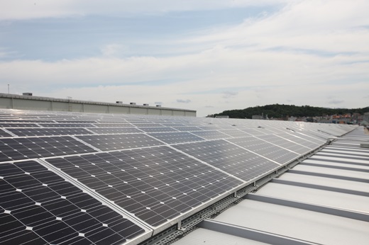 LS산전 청주2사업장에 설치된 2MW급 태양광 발전 솔루션. /사진=LS산전