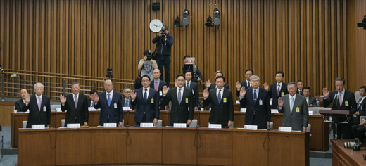지난해 12월6일 서울 여의도 국회에서 열린 최순실 국정농단 국정조사 청문회 재벌총수들이 증인으로 출석한 모습.
