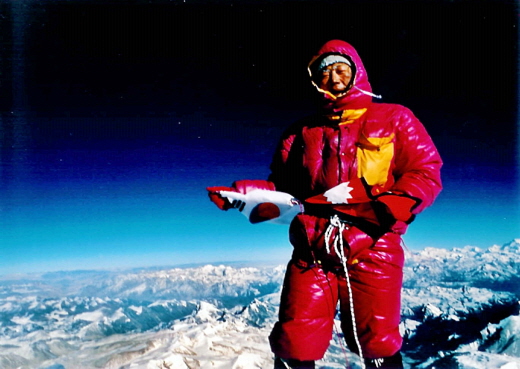 30년 전인 1987년 동계 에베레스트 등정에 성공한 허영호 대장.
