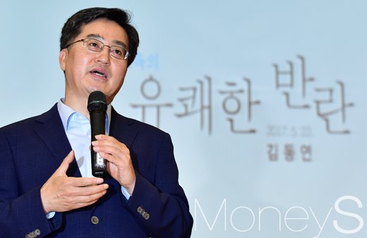 [머니S포토] 김동연 경제부총리 후보자, 아주대 총장으로 특강