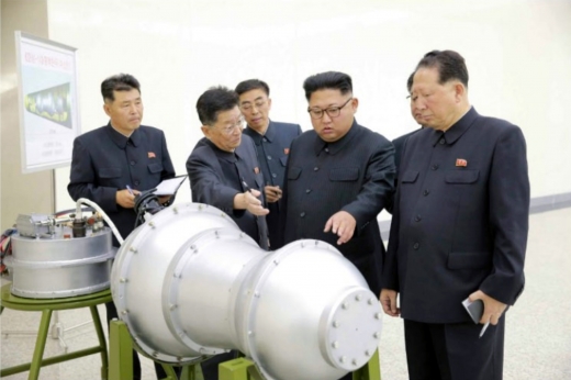 북한 핵실험 일지. 김정은 북한 노동당 위원장이 핵무기연구소에서 '화성-14형'의 '핵탄두'(수소탄)를 시찰했다고 노동신문이 3일 보도했다. /사진=노동신문