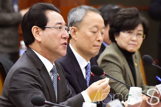 [머니S포토] 최저임금 관련 농업분야에 대해 발언하는 김영록 장관