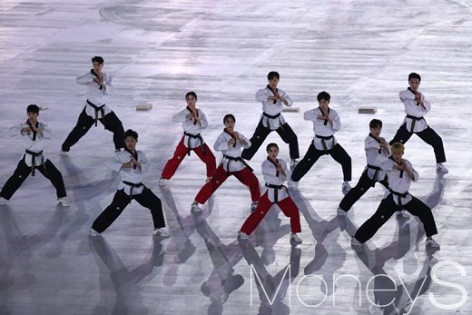 [머니S포토] 평창 동계올림픽 개회식 식전행사, 남북 태권도 시범단의 공연