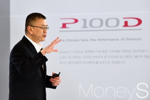 [머니S포토] P100D 소개하는 테슬라 아시아태평양 총괄 부사장