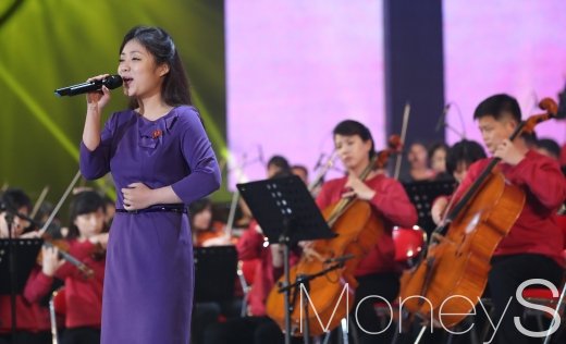 [머니S포토] 공연하는 북한 삼지연관현악단