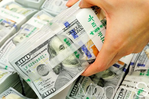 한국은행이 16일 발표한 '3월중 거주자외화예금 동향'에 따르면 외국환은행의 달러화예금은 700억8000만달러로 집계됐다. /사진=임한별 기자