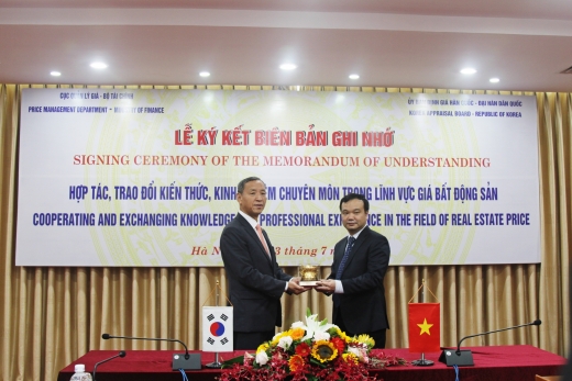 한국감정원과 베트남 재무부가 부동산 국가가격 DB 구축 분야 협력 사업을 위한 양해각서를 체결했다. /사진=한국감정원