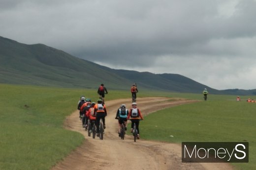 몽골 자전거여행, 대초원 달리는 '두 바퀴'