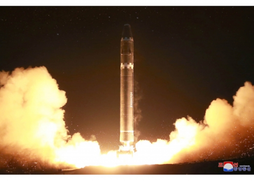북한이 지난 2017년 11월29일 대륙간탄도미사일(ICBM)급 '화성-15형' 미사일을 발사했다. /사진=노동신문
