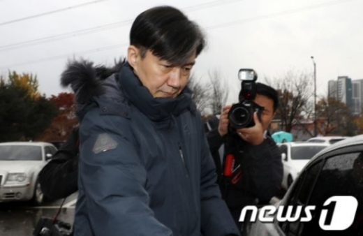 '감찰 무마의혹' 조국 전 장관 검찰 출석(속보)