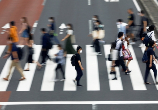 일본 도쿄도에서 하루 사이 역대급 최다 인원인 463명의 신종 코로나바이러스 감염증(코로나19) 신규 확진자가 발생했다. 사진은 도쿄 도민들. /사진=로이터