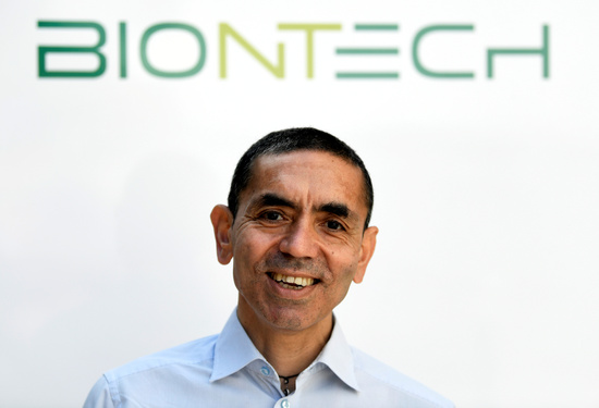 우구르 사힌 바이오엔테크 최고경영자(CEO)는 지난 19일 CNN을 통해 미국 식품의약국(FDA)에 백신 긴급 사용을 위한 서류를 20일에 제출할 예정이라고 밝혔다. /사진=로이터