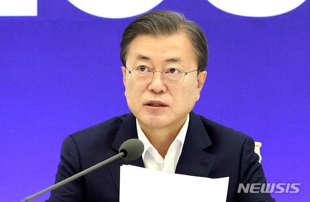 문재인 대통령이 27일 오전 청와대 본관에서 열린 ‘2050 탄소중립 범부처 전략회의’에 참석해 발언하고 있다. /사진=뉴시스