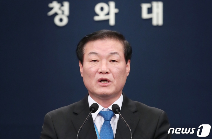 정만호 청와대 국민소통수석이 4일 오후 서울 청와대 춘추관에서 장관급 인사에 대한 개각 발표를 하고 있다. /사진=뉴스1