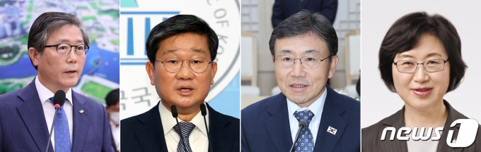 문재인 대통령이 4일 김현미 국토교통부 장관을 교체하는 등 4개 부처에 대한 개각을 단행했다. 사진은 왼쪽부터 변창흠 국토부장관 내정자, 전해철 행정안전부장관 내정자, 권덕철 보건복지부장관 내정자, 정영애 여성가족부 장관 내정자. /사진=뉴스1(청와대 제공)