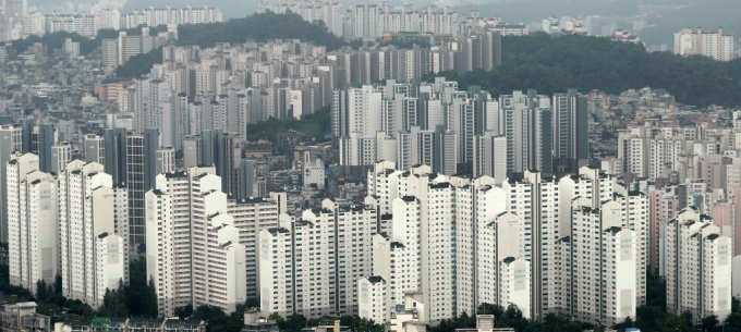 한국부동산원의 '2021년 1월 1주(4일 기준) 전국 주간 아파트 가격동향'에 따르면 수도권 아파트 매매가격은 0.26% 상승했다. 지난해 6월22일(0.28%) 이후 6개월여 만에 가장 높은 상승폭이며 6주째 상승세다. /사진=머니투데이